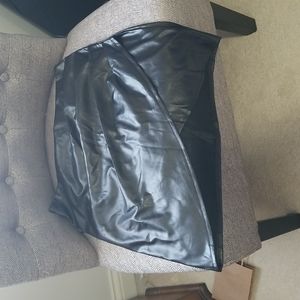 Pleather Ruched black tulip hemmed mini skirt Size L